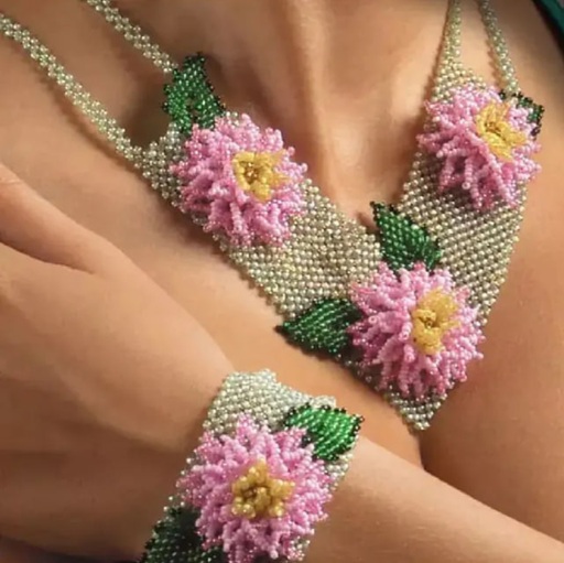 Объемные цветы в украшениях и аксессуарах из бисера