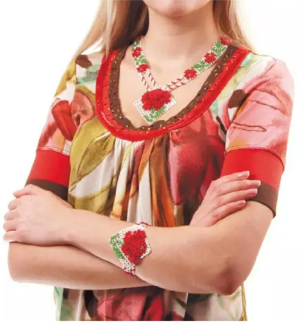 Украшения из бисера с цветочным орнаментом